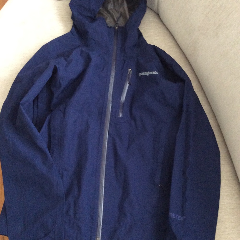 Patagonia rain coat xs